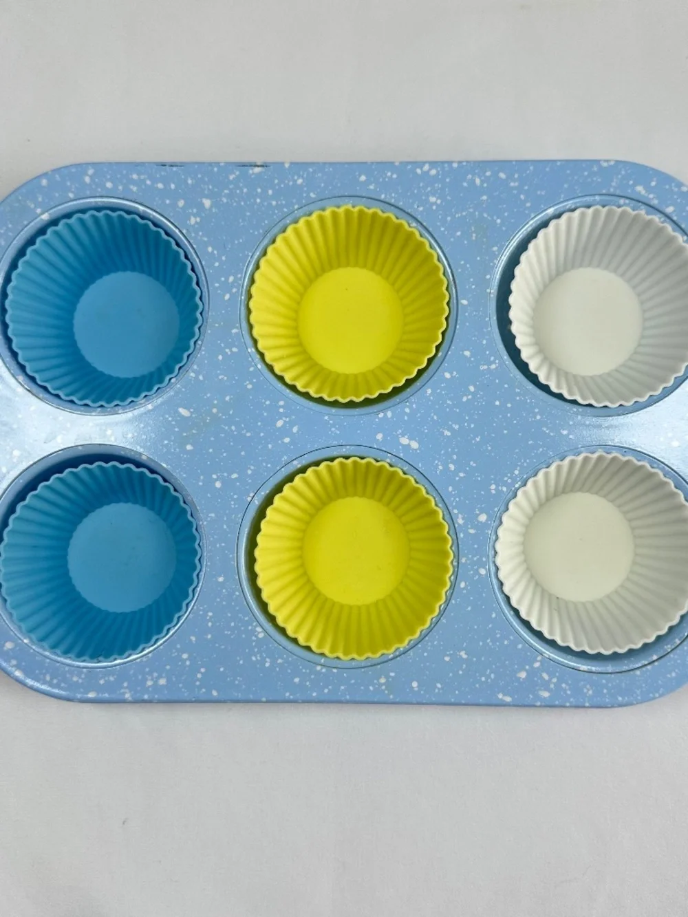 Speckled Blue Cupcake Pan  Removable Silicone Cups  Blue, Yellow, White 6 Cups
